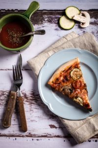 fotografie culinara, food photography, food styling, food stylist, foto pizza cu ciuperci si zucchini